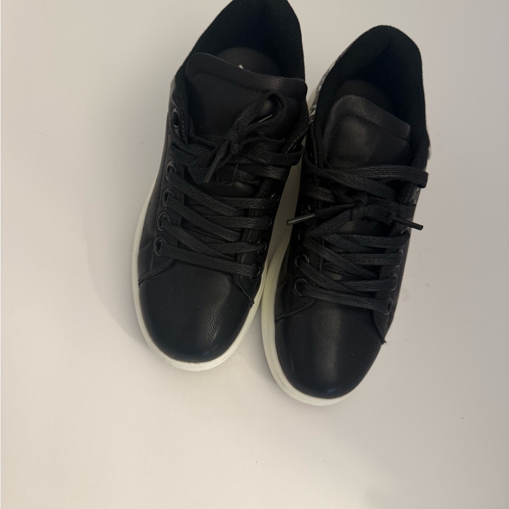 Seven7 Women's Black Sneakers